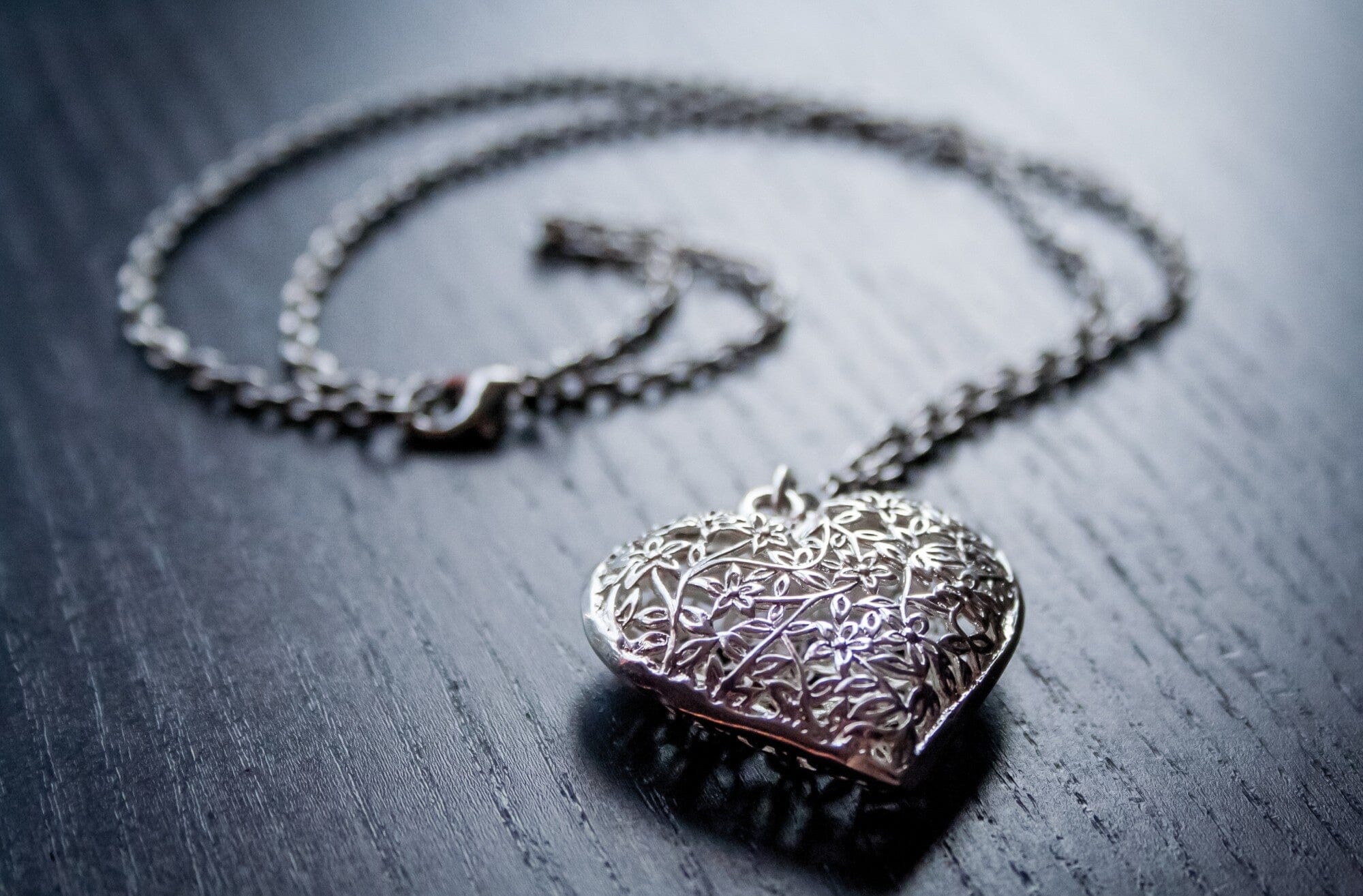 How To Find the Perfect Memorial Necklace