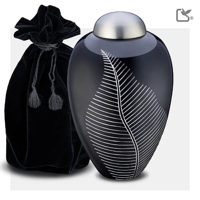 Urna de latón macizo con hoja de medianoche