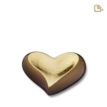 Recuerdo de bronce dorado martillado en forma de corazón