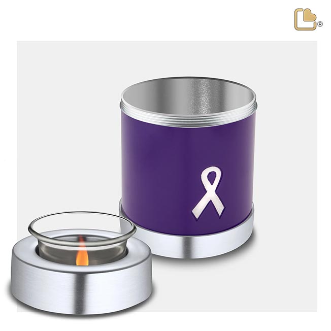 Awareness Lilafarbenes Teelicht aus massivem Messing