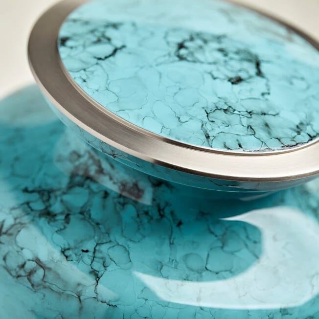 Urne aus blauer Marmor-Metalllegierung