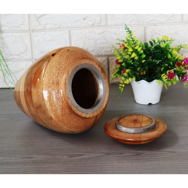 Handgedrehte Urne aus Holz